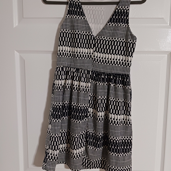 EUC High neck Sleeveless Skater Dress - Picture 2 of 7